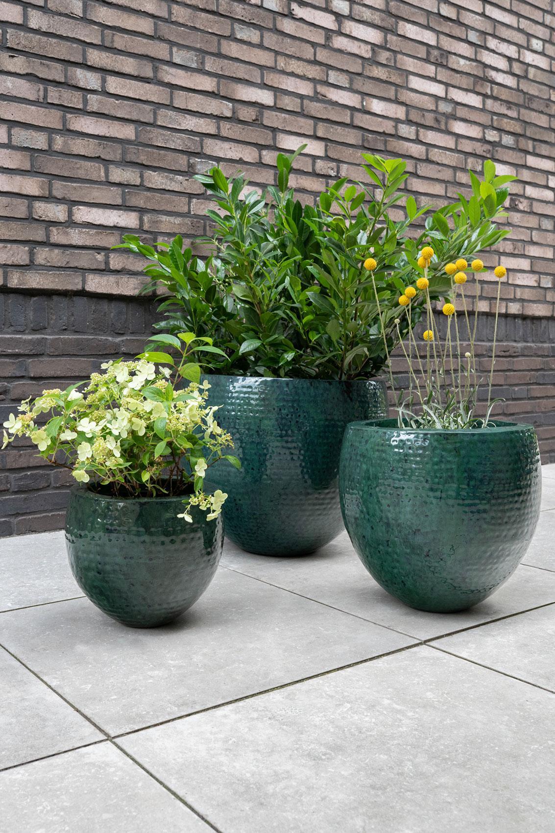 Conjunto de três vasos de cerâmica verde escuro